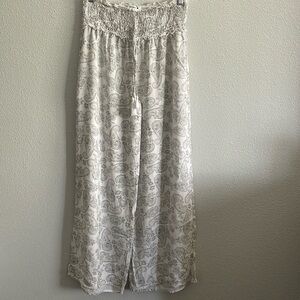 Salty Lemon gray and White paisley floral print